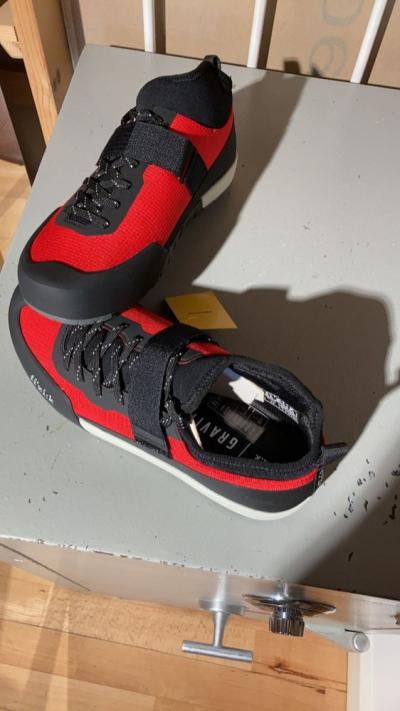 Fizik Schuh Gravita Tensor Flat red black Gr. 43 Produktbild 1